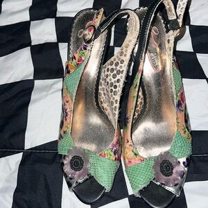 Very colorful ladies shoes. Worn but really good condition